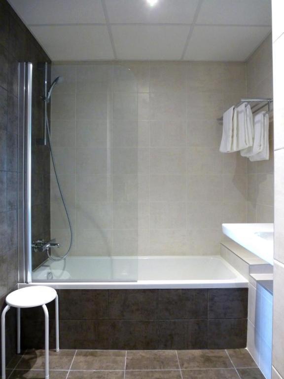 Hyp'Hotel Saint-Marcellin  Esterno foto